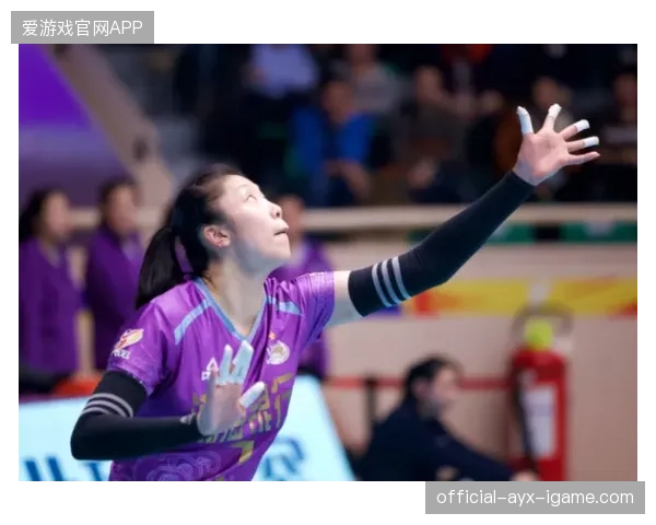女排队长新动态引全网心疼：坚韧背后的温柔力量